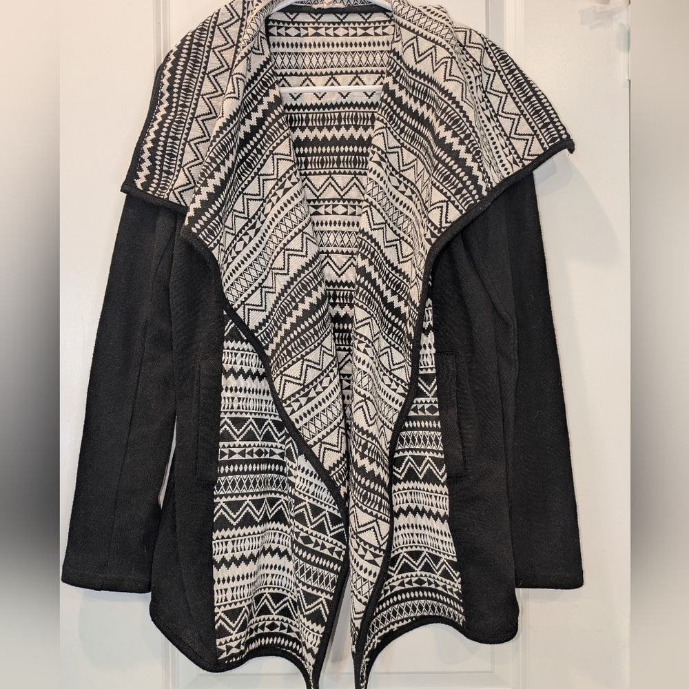 🔥 En Crème Aztec Print Waterfall Cardigan Black Cream Boho M
